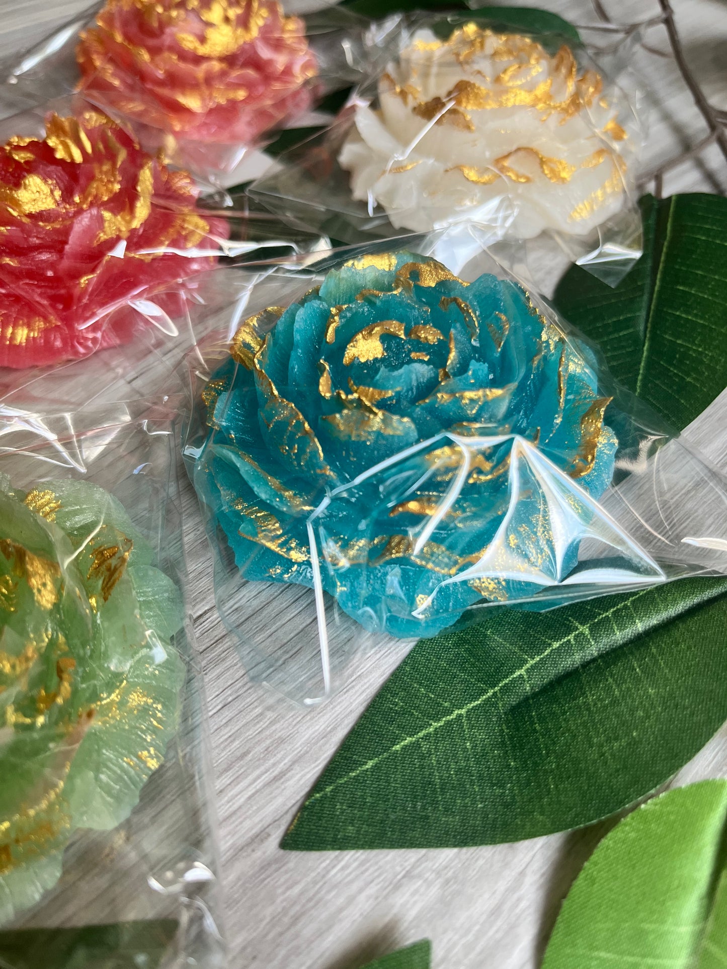 Beautiful Kohakutou in Flower Peony shape! Gorgeous and delicious, this delicate flower candy is a perfect gift for anyone or yourself
