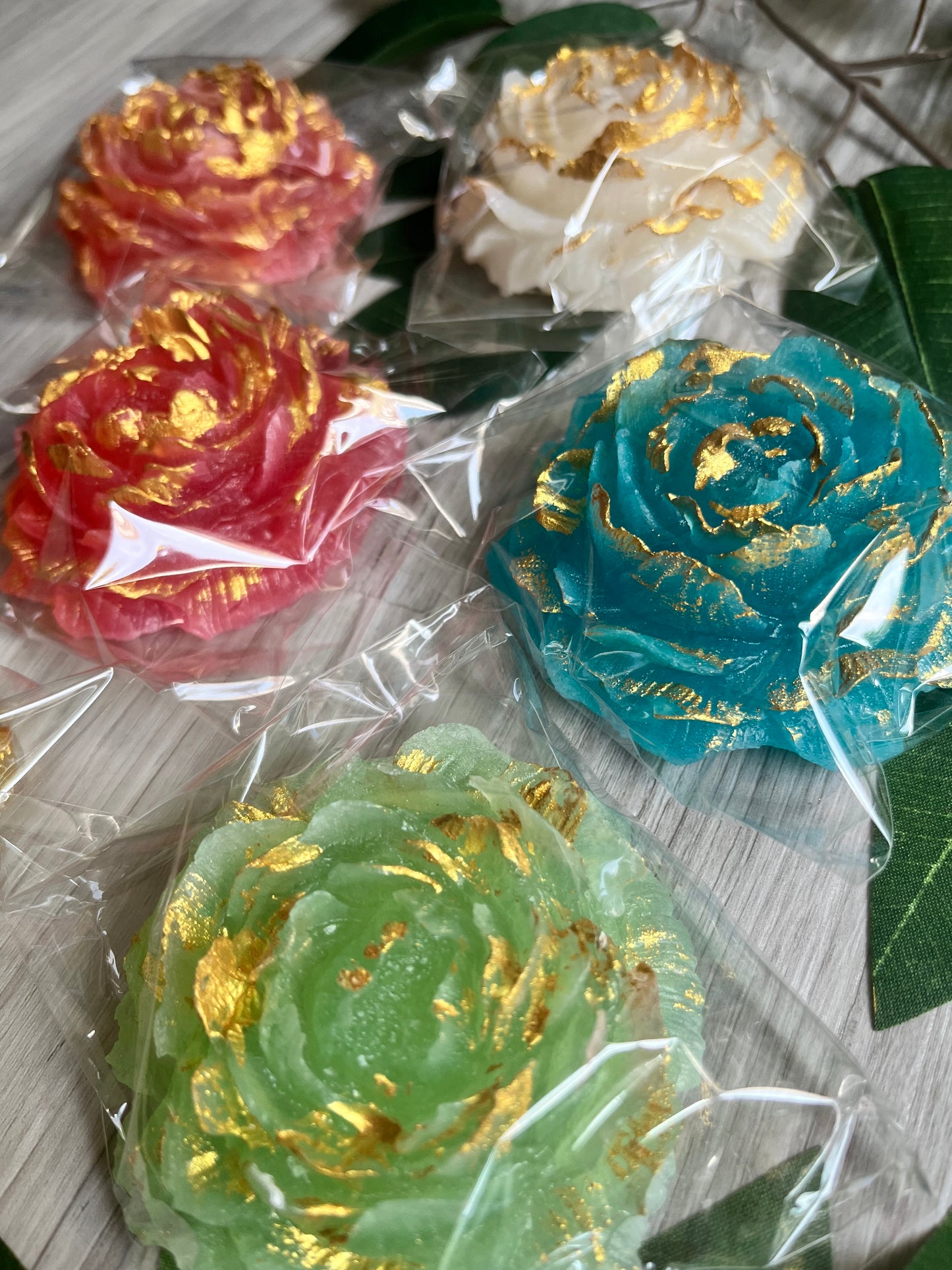 Beautiful Kohakutou in Flower Peony shape! Gorgeous and delicious, this delicate flower candy is a perfect gift for anyone or yourself