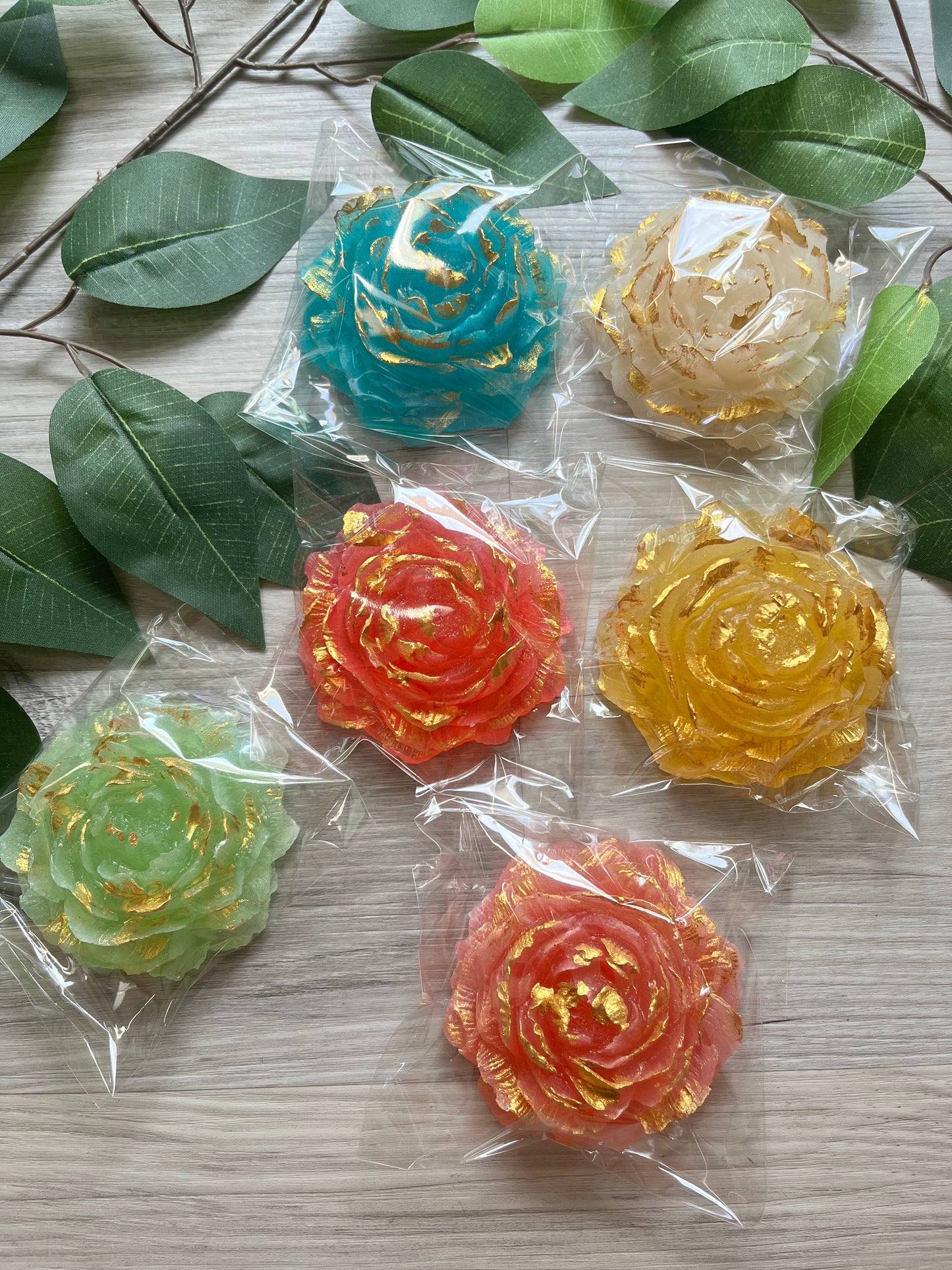 Beautiful Kohakutou in Flower Peony shape! Gorgeous and delicious, this delicate flower candy is a perfect gift for anyone or yourself