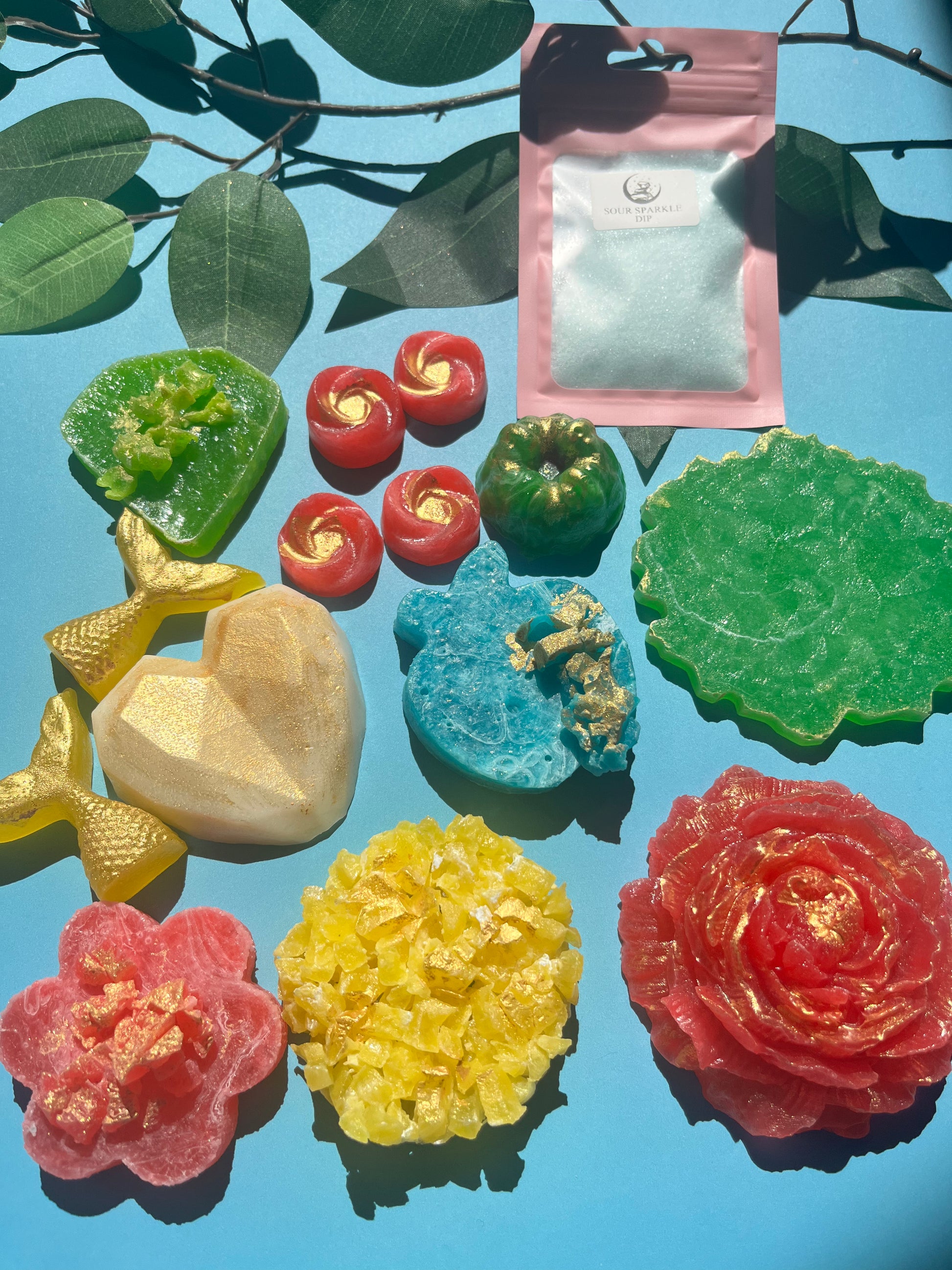 10-flavor Deluxe Mystery Candy Box with sculpted crystal candy, geodes, and sparkle dip