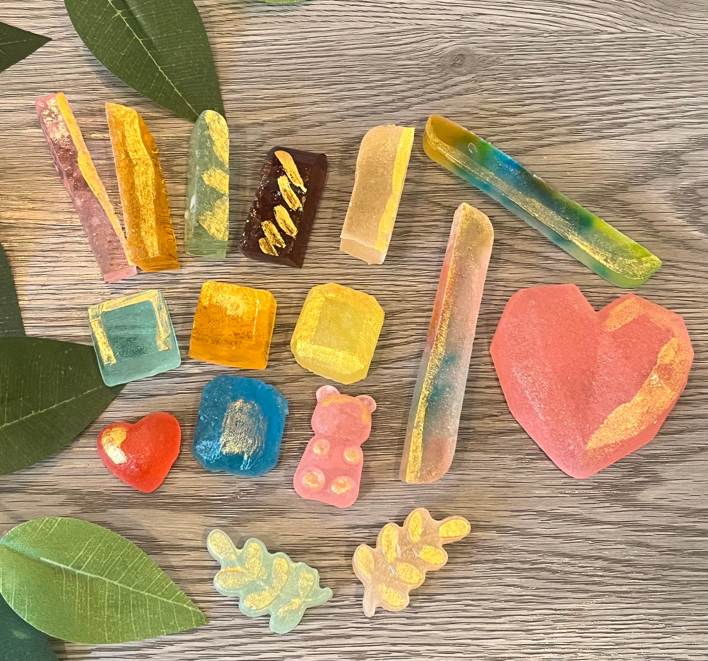 Gold-accented crystal candy gems with heart-shaped centerpiece