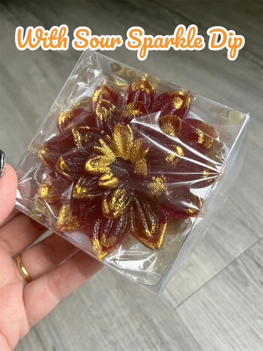 Edible lotus-shaped crystal candy flower in clear gift box with sour dip