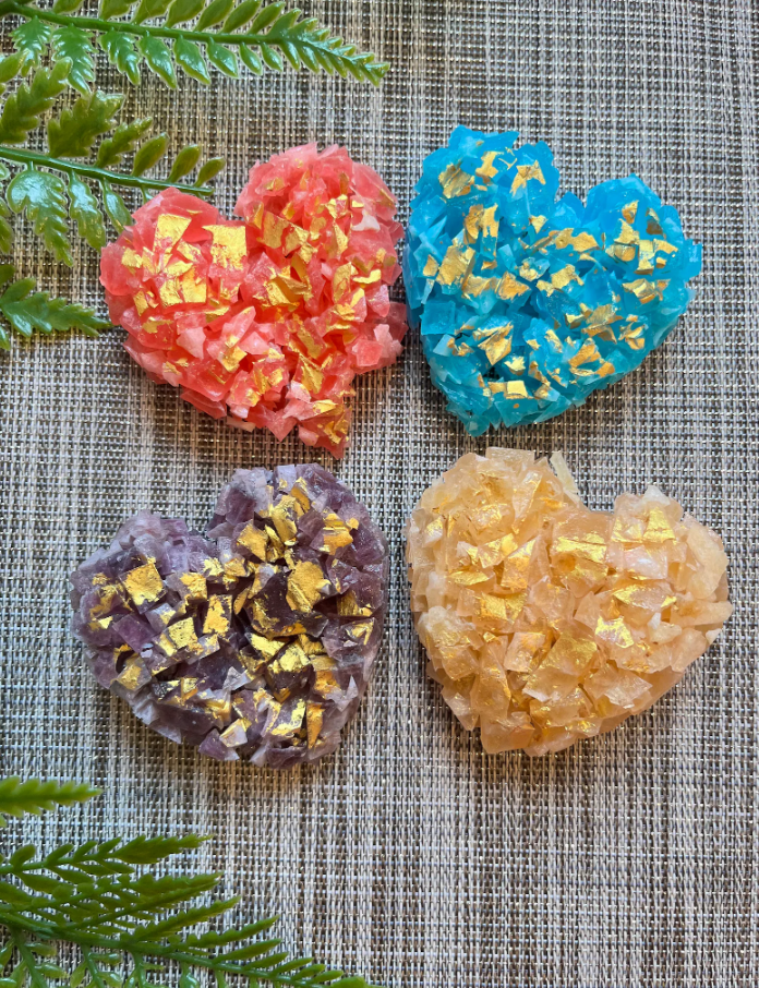 4 assorted pieces of heart shaped crystal clusters. Each candy is decorated with edible gold accents.