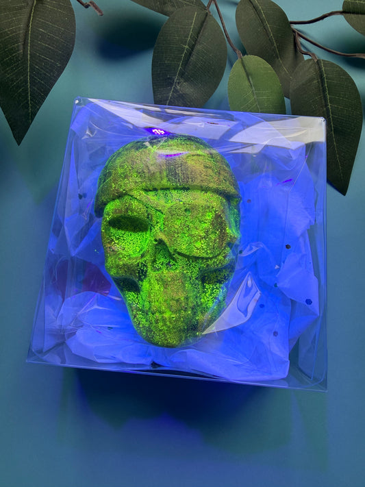 Glow-in-the-Dark Crystal Candy Skull – Assorted Shapes with UV Light & Sour Sparkle Dip
